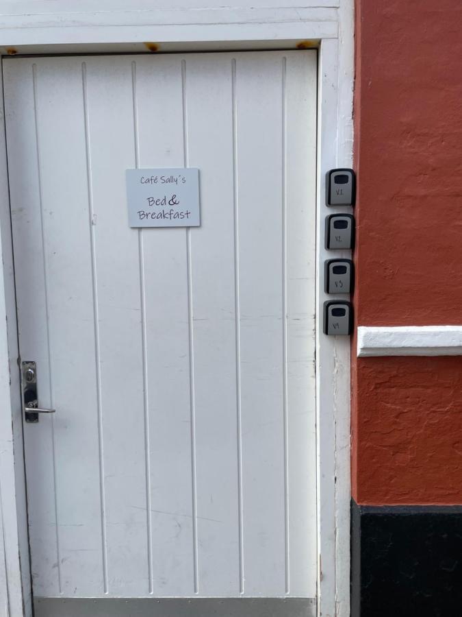 Cafe Sallys Bed And Breakfast リーベ エクステリア 写真